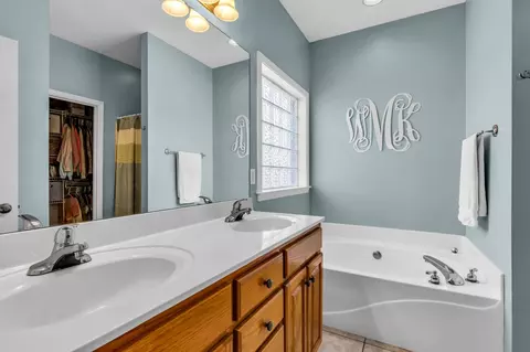 Bath - 5233 Old Glory Ct, Murfreesboro, TN 37129 photo 1 of 2