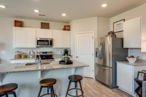 Kitchen - 4250 Oswin Dr, Murfreesboro, TN 37129 photo 2 of 3