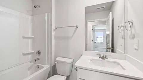 Bath - 4250 Oswin Dr, Murfreesboro, TN 37129 photo 2 of 4