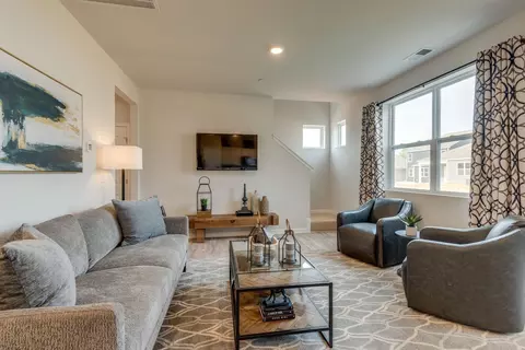Living - 4250 Oswin Dr, Murfreesboro, TN 37129 photo 2 of 3