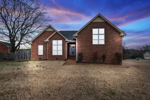 101 Knights Bridge Sta, Hendersonville, TN 37075