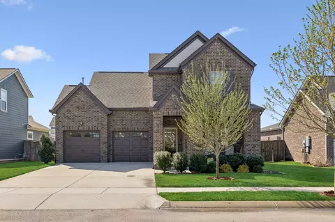 Exterior - 1017 Violet St, Spring Hill, TN 37174 photo 2 of 10