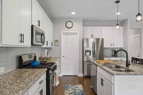 Kitchen - 1017 Violet St, Spring Hill, TN 37174 photo 4 of 5