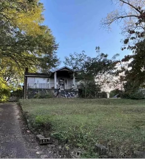 710 Woods Dr, Chattanooga, TN 37411