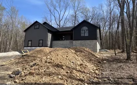 633 Icy Cove Trl, Monterey, TN 38574
