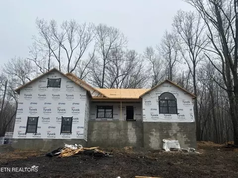 633 Icy Cove Trl, Monterey, TN 38574