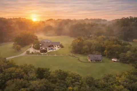 2622 Poplar Knoll Dr, Columbia, TN 38401