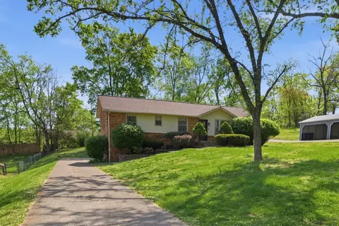 156 Lakeside Park Dr, Hendersonville, TN 37075
