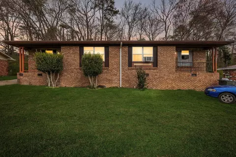 1215 Gadd Rd, Hixson, TN 37343