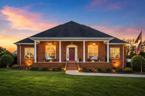 195 Stonegate Dr, Smithville, TN 37166
