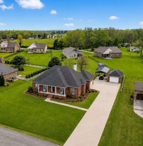 195 Stonegate Dr, Smithville, TN 37166
