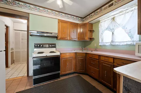 Kitchen - 10185 Scott Lee Rd, Silver Point, TN 38582 photo 2 of 2