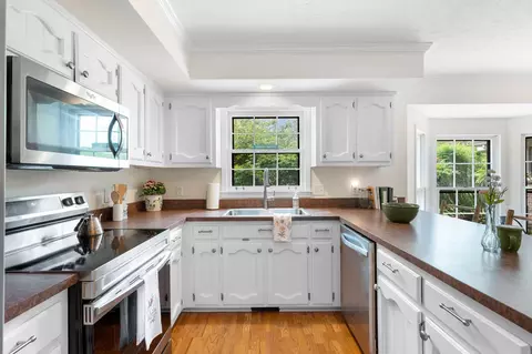 Kitchen - 215 Devrow Ct, Franklin, TN 37064 photo 5 of 5