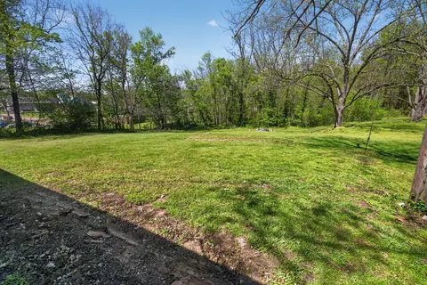 Exterior - 145 E Maple St, Dresden, TN 38225 photo 2 of 5