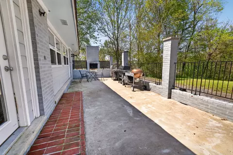 Exterior - 145 E Maple St, Dresden, TN 38225 photo 4 of 5