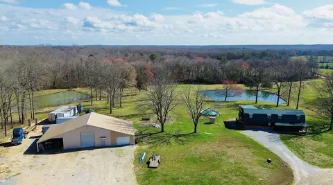 94 Oxford Rd, Holladay, TN 38341