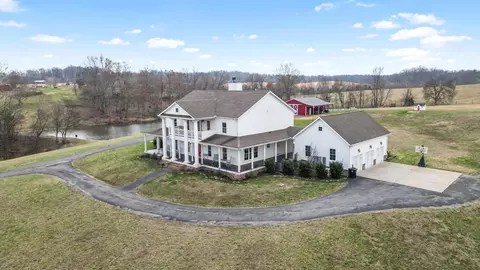 Exterior - 1103 Rogues Fork Rd, Bethpage, TN 37022 photo 3 of 36
