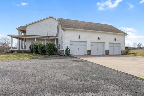 Exterior - 1103 Rogues Fork Rd, Bethpage, TN 37022 photo 13 of 36
