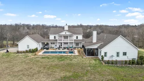 Exterior - 1103 Rogues Fork Rd, Bethpage, TN 37022 photo 4 of 36