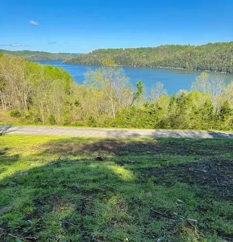 84 Harbor Pointe Dr, Silver Point, TN 38582 photo 2