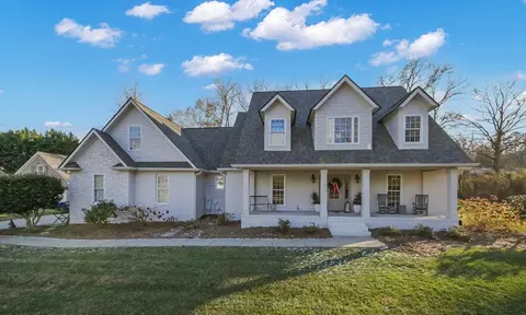 758 W 12th St, Chickamauga, GA 30707