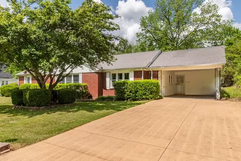 544 E Madison St, Pulaski, TN 38478