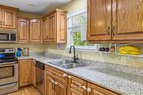 Kitchen - 1548 Heller Rdg, Spring Hill, TN 37174 photo 3 of 5