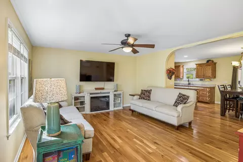 Living - 1548 Heller Rdg, Spring Hill, TN 37174 photo 2 of 7