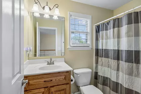Bath - 1548 Heller Rdg, Spring Hill, TN 37174 photo 4 of 4