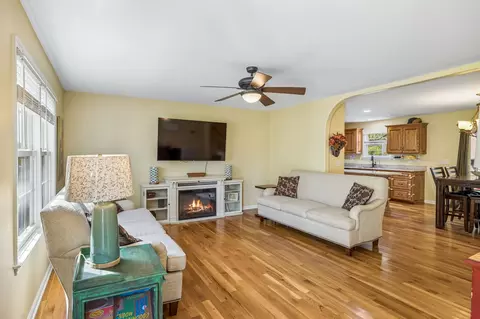 Living - 1548 Heller Rdg, Spring Hill, TN 37174 photo 1 of 7
