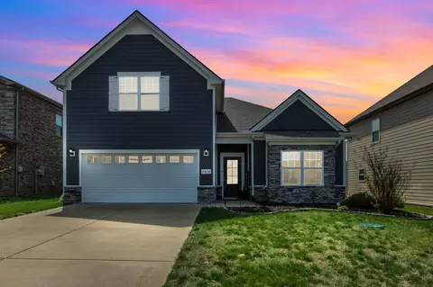 2424 Hollis Dr, Murfreesboro, TN 37127