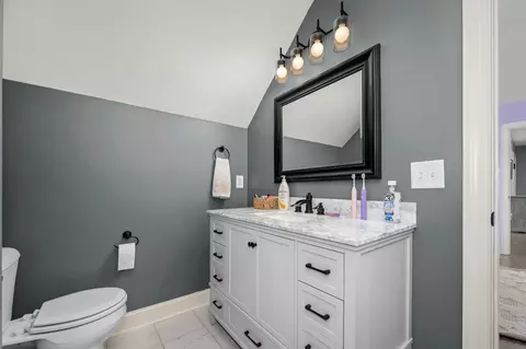 Bath - 2618 Cloverfields Ct, Murfreesboro, TN 37130 photo 4 of 5