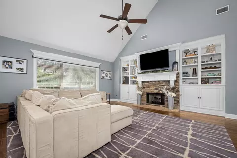 Living - 2618 Cloverfields Ct, Murfreesboro, TN 37130 photo 2 of 2
