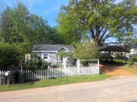 108 Weaver St, Decherd, TN 37324