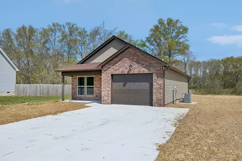 242 Green Meadow Dr, Smithville, TN 37166
