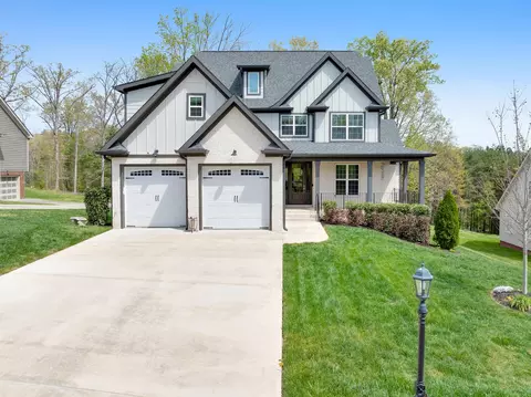 555 Kashaya Ln, Soddy Daisy, TN 37379