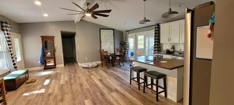 Entry Way - 408 Sandy Rd, Dover, TN 37058 photo 2 of 3