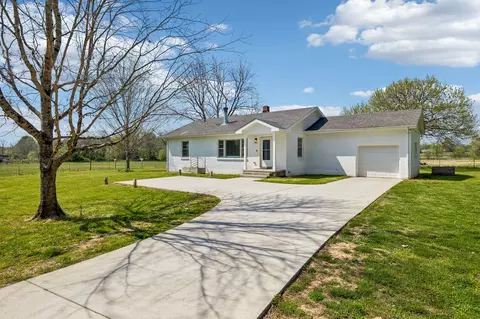 570 Piney Rd W, Dickson, TN 37055