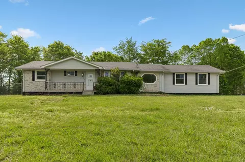 1003 Twin Creek Rd, Charlotte, TN 37036