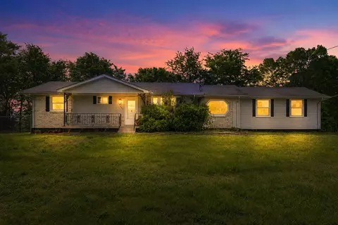 1003 Twin Creek Rd, Charlotte, TN 37036