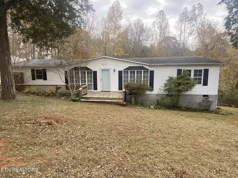 425 Lake Harbor Dr, Kingston, TN 37763