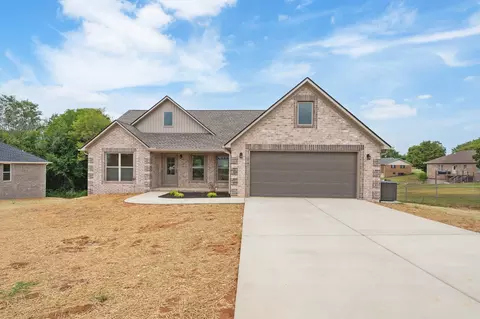 50 Derek Dr, Lexington, TN 38351