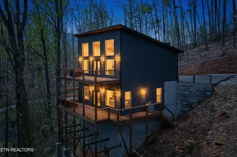 640 Carter Plz, Gatlinburg, TN 37738