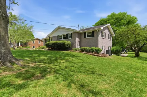 141 Maple Dr, Hendersonville, TN 37075
