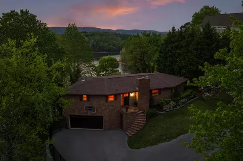 979 Clift Cave Rd, Soddy Daisy, TN 37379