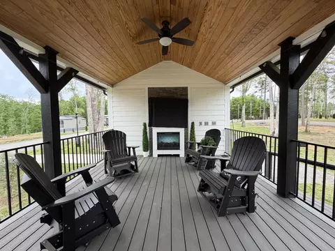 Exterior - 112 Pine Grove Ln, Dover, TN 37058 photo 5 of 11