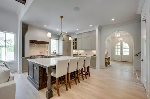 811 Neartop Dr, Nashville, TN 37205