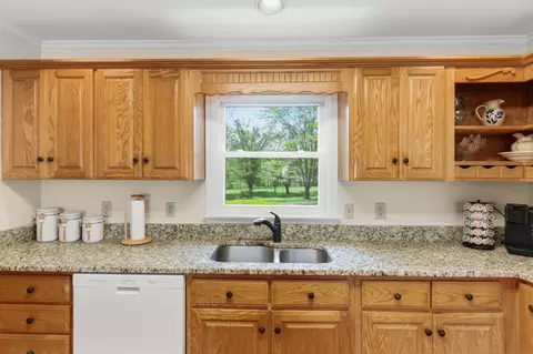 Kitchen - 8270 Bethlehem Rd, Springfield, TN 37172 photo 4 of 5