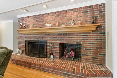 Living - 8270 Bethlehem Rd, Springfield, TN 37172 photo 2 of 3