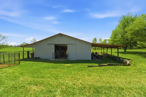Exterior - 8270 Bethlehem Rd, Springfield, TN 37172 photo 13 of 17